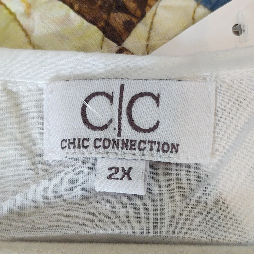 Chic Connections White and Navy 2X Embroidered Women's Top - Picture 4 of 6